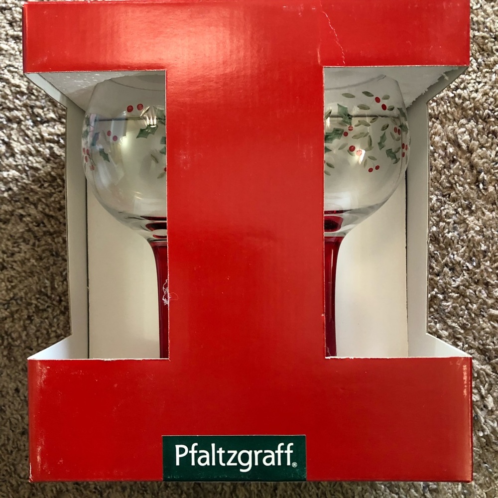 NEW in box Pfaltzgraff Winterberry set of 4 wine goblets